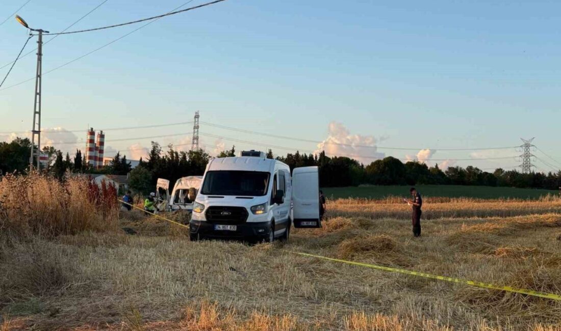 Silivri’de meydana gelen ve minibüsün tarlaya uçması sonucu 2 kişinin
