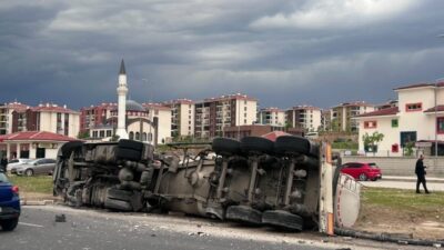 Elazığ’da meydana gelen trafik kazasında, silobas tır ile otomobil çarpıştı