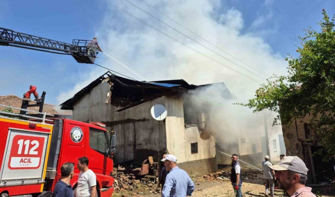 Simav ilçesine bağlı Aksaz Köyü’nde sabah saatlerinde meydana gelen yangın,