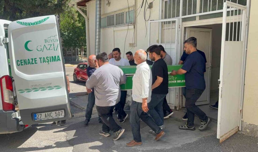 Karkamış ilçesinde meydana gelen trafik kazasında, YKS’nin ilk oturumuna gitmeye