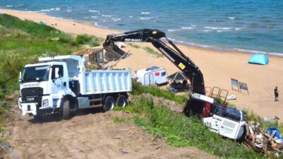Sinop’ta, Kumkapı Sahili’nde uzun süredir polemiklere sebep olan kaçak yapılarla