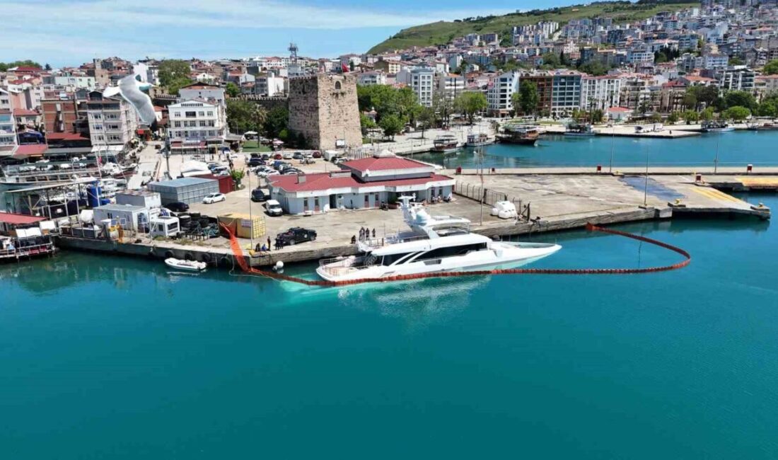 Sinop Limanı’nda su alan ve yan yatan yabancı bayraklı lüks