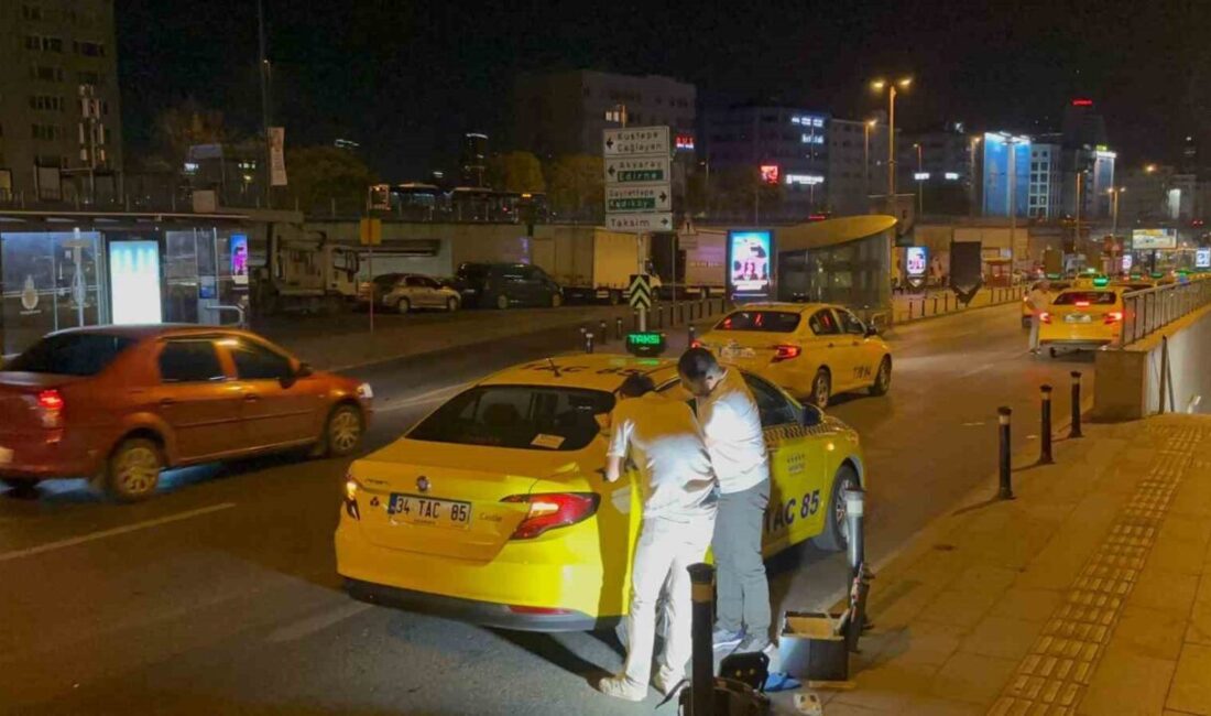 Şişli Mecidiyeköy’de seyreden bir takside, iddiaya göre yolcu ile şoför