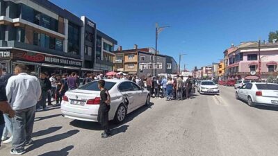 Şarkışla ilçesinde meydana gelen zincirleme trafik kazasında dört aracın karıştığı