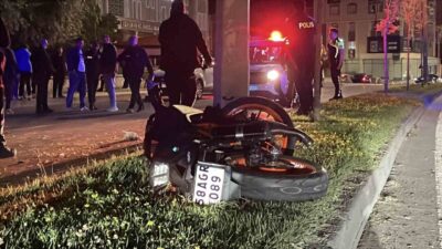 Sivas’ta meydana gelen trafik kazasında, bir motosikletin ağaca çarpmasının ardından