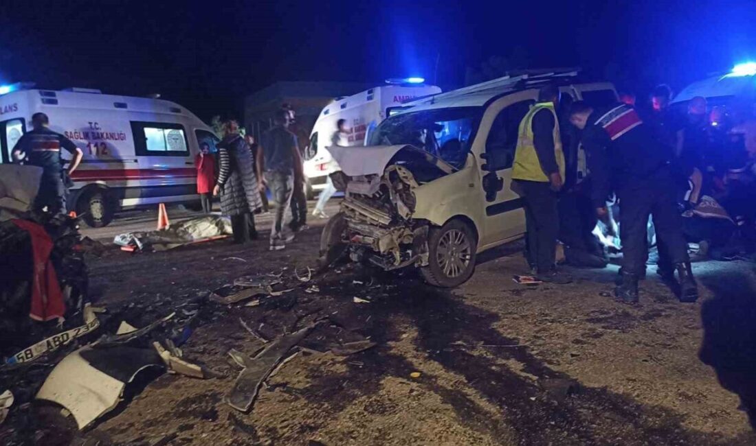Sivas’ın Gürün ilçesine bağlı Konakpınar mevkiinde meydana gelen trafik kazasında
