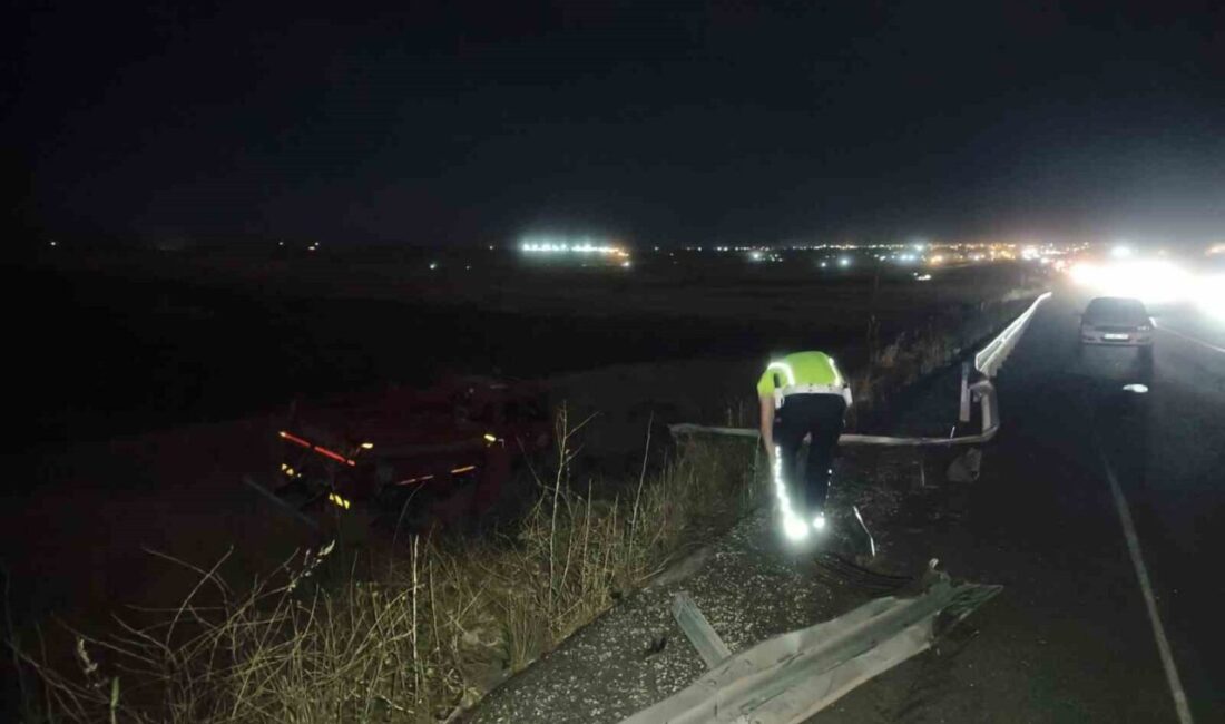 Siverek ilçesinde meydana gelen trafik kazasında minibüs ile arazözün çarpışması