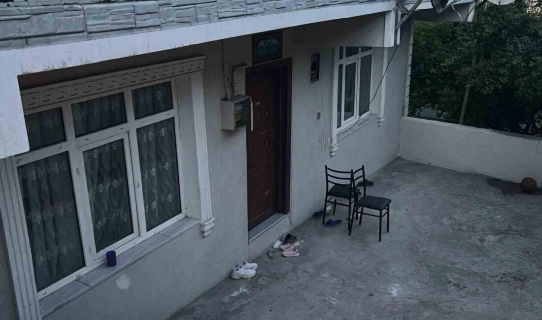 Kocaeli’nin Dilovası ilçesinde yaşanan olayda, bir adamın eşini sokak ortasında