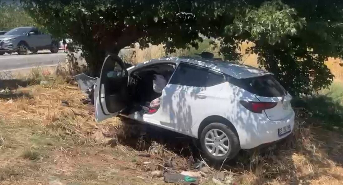 İzmir’de meydana gelen trafik kazasında, bir otomobilin sollama yaparken kontrolünü