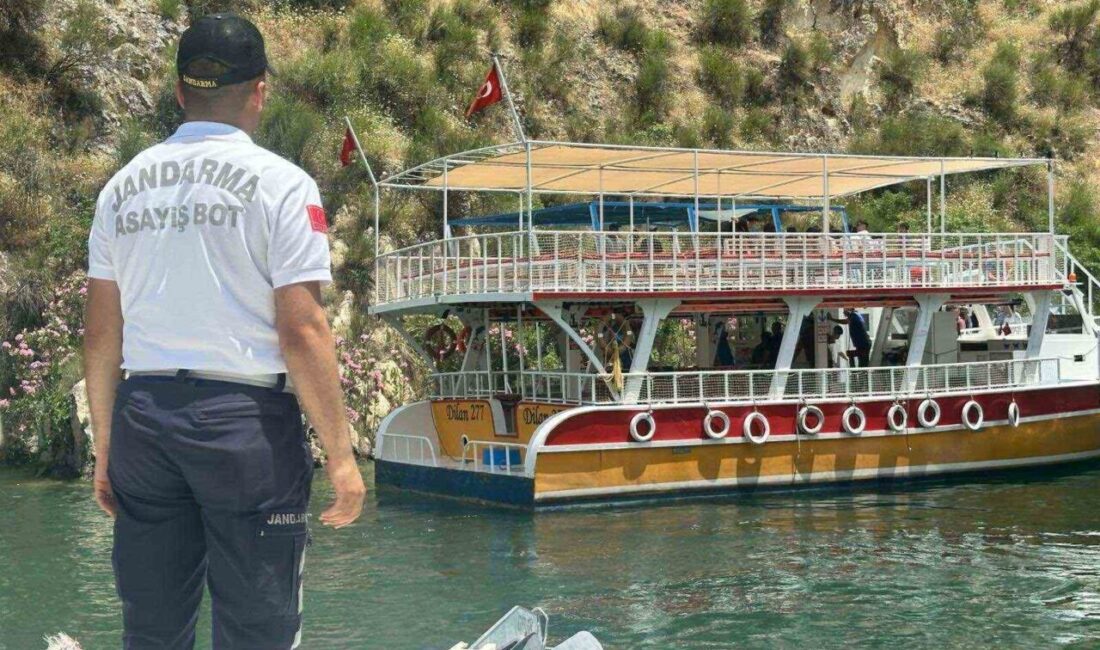 Halfeti ilçesinde gezi teknesinin kontrolünü kaybederek sürüklenmesi sonucunda jandarma ekipleri