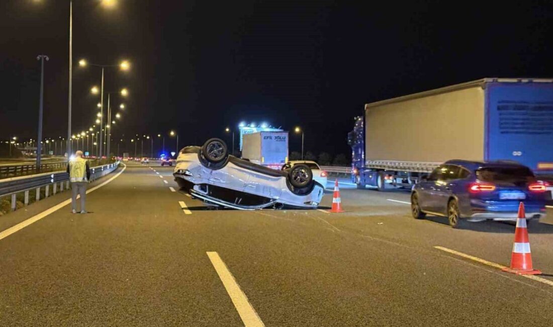 Kuzey Marmara Otoyolu’nun Sakarya ve Kocaeli sınırında, bir otomobil ile