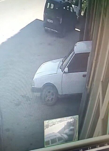 Kastamonu’nun İnebolu ilçesinde bir kaporta ustası, tamir etmek için aracın