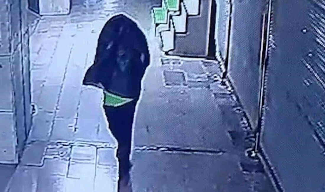 Kırıkkale’de bir çay ocağının kundaklandığı anlar, şahsın kimliğini gizlemek için