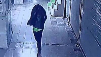 Kırıkkale’de bir çay ocağının kundaklandığı anlar, şahsın kimliğini gizlemek için