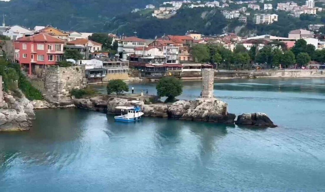 Amasra ilçesine ait Direkli Kaya ile tarihi Amasra Kalesi duvarlarına