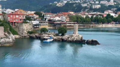 Amasra ilçesine ait Direkli Kaya ile tarihi Amasra Kalesi duvarlarına