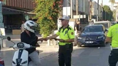 Mersin’in Tarsus ilçesinde Emniyet Müdürlüğü Trafik Büro Amirliği ekipleri, sürücü