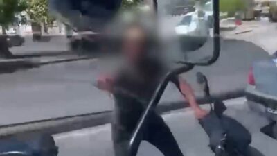 Kayseri’nin Melikgazi ilçesinde bir motosiklet sürücüsü, trafikte karıştığı tartışmanın ardından