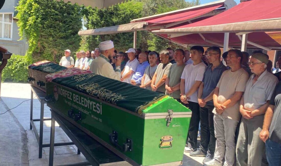 Kocaeli’den tatil için Sakarya’ya giden anne ve kızları, trafik kazasında