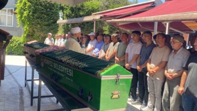 Kocaeli’den tatil için Sakarya’ya giden anne ve kızları, trafik kazasında