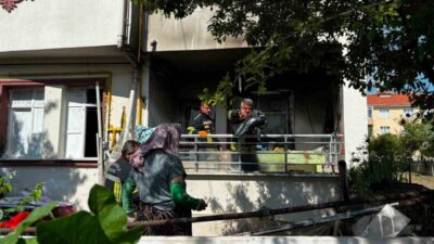 Kütahya’nın Tavşanlı ilçesindeki bir apartman dairesinin balkonunda çıkan yangın, itfaiye