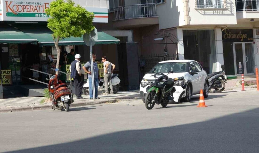 Kütahya’nın Tavşanlı ilçesinde meydana gelen trafik kazasında otomobil ile motosiklet