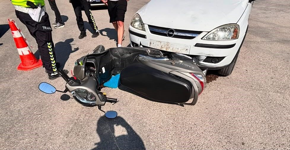 Kütahya’nın Tavşanlı ilçesinde meydana gelen trafik kazasında bir otomobil ile