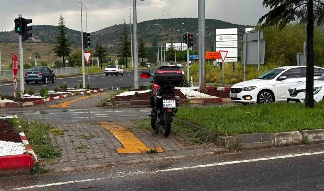 Tavşanlı ilçesinde meydana gelen trafik kazasında bir motosiklet sürücüsü otomobille