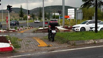 Tavşanlı ilçesinde meydana gelen trafik kazasında bir motosiklet sürücüsü otomobille