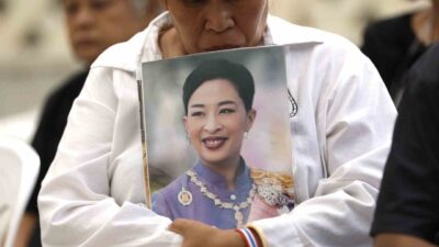 Tayland Kralı Maha Vajiralongkorn’un ilk kızı Prenses Bajrakitiyabha Mahidol, uzun