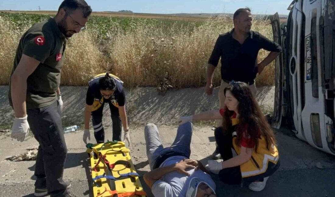 Tekirdağ’ın Ergene ilçesinde moloz taşıyan bir kamyonun devrilmesi sonucu şoförün