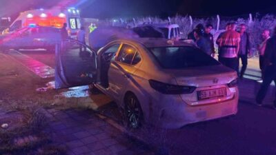 Saray ilçesinde meydana gelen trafik kazasında otomobil ile kamyonetin çarpışması