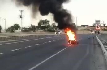 Süleymanpaşa ilçesinde, Malkara yolunda seyir halindeyken alev alan bir motosiklet