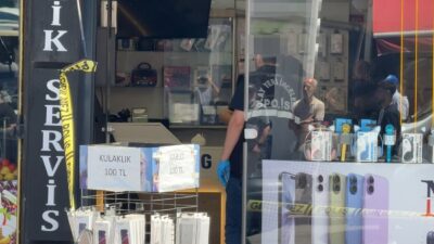 İstanbul Küçükçekmece ilçesinde, bir telefon dükkanında kurye kılığında gelen bir