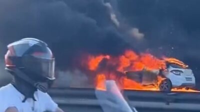 TEM Otoyolu’nda seyir halinde olan bir araç, İstanbul Avcılar’da alev