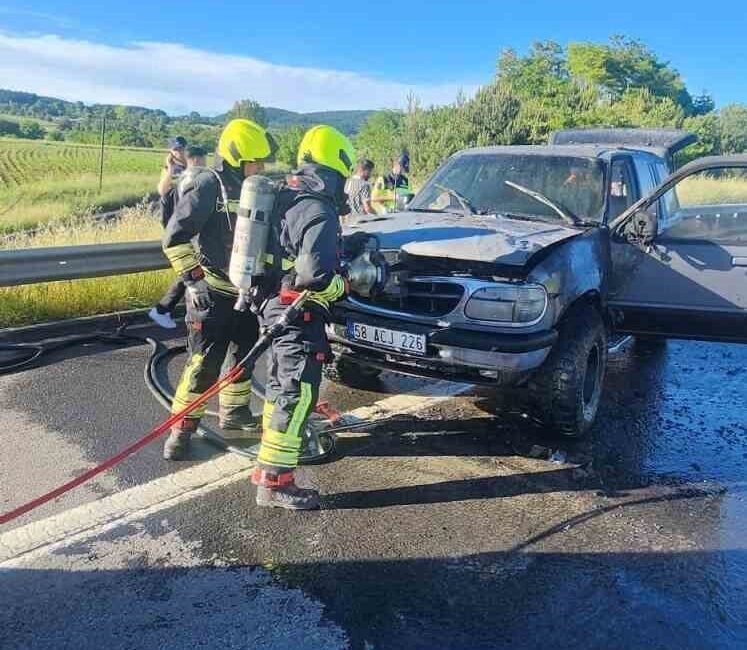 Bolu’da TEM Otoyolu’nda seyir halindeki bir cipte çıkan yangın büyük