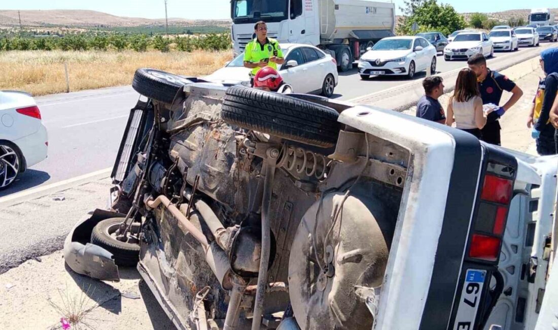 Gaziantep’te meydana gelen trafik kazasında, refüje düşerek ters dönen bir