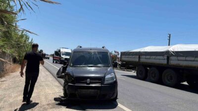 Alanya ilçesinde meydana gelen trafik kazasında, bir hafif ticari araç