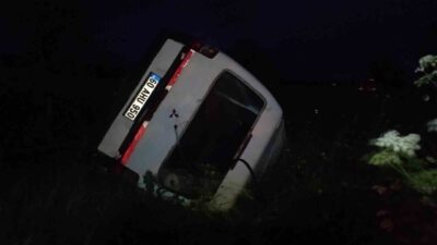 Yeşilyurt ilçesinde meydana gelen trafik kazasında bir minibüs kontrolden çıkarak