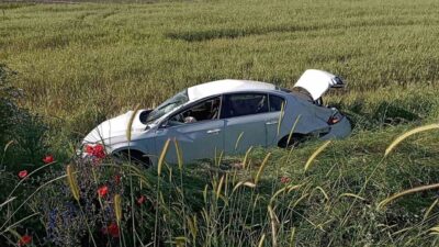 Yeşilyurt ilçesinde yaşanan trafik kazasında, traktör ile otomobil çarpıştı. Kazada