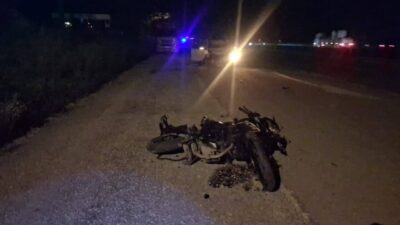 Reşadiye ilçesinde meydana gelen trafik kazasında, otomobilin park halindeki motosiklete