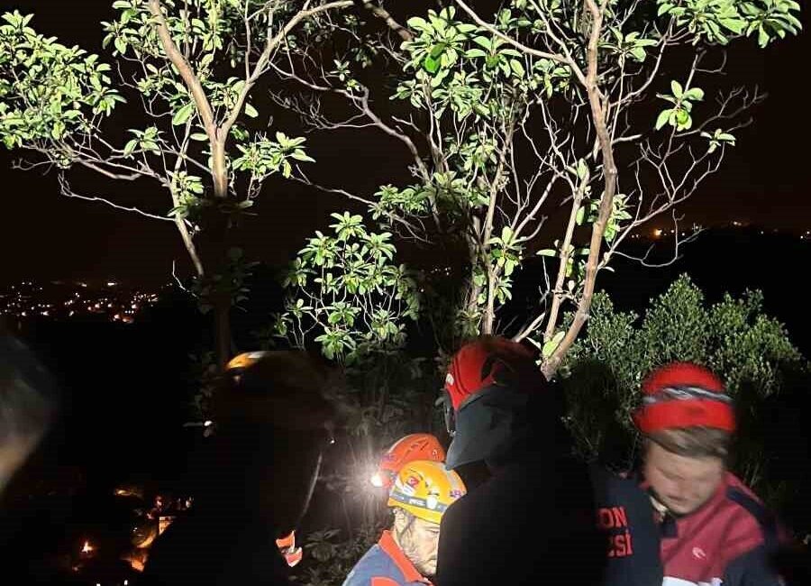 Trabzon’un Ortahisar ilçesinde, kendi arazisinde sarp bir yamaçta mahsur kalan