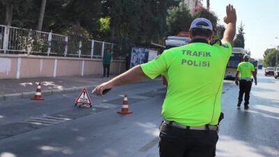 Tarsus ilçesindeki trafik güvenliğini riske atan bir sürücü tespit edilmiş