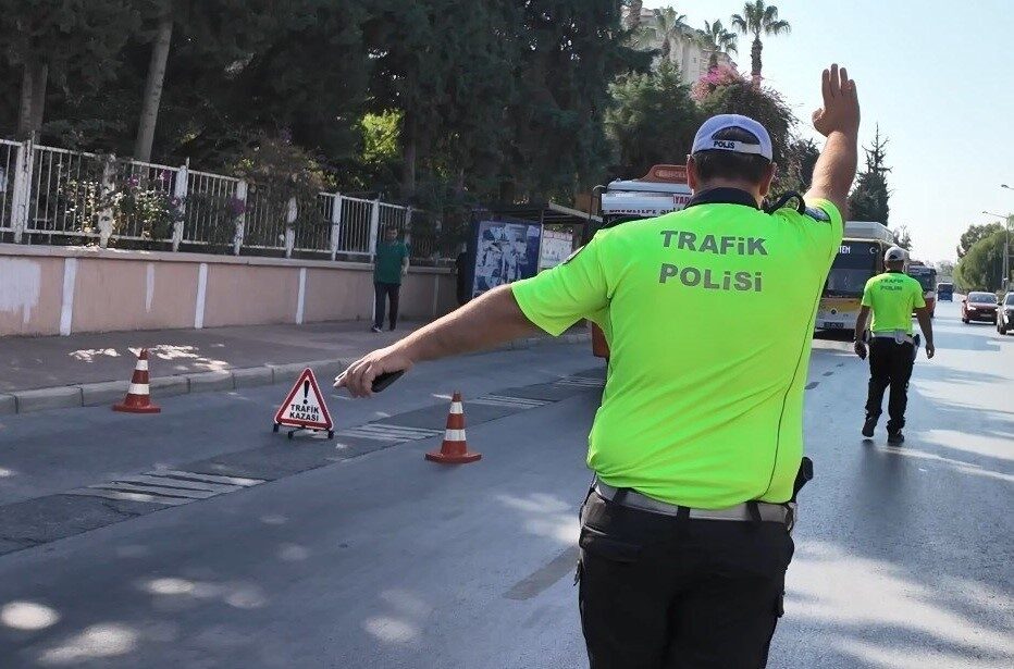 Tarsus ilçesindeki trafik güvenliğini riske atan bir sürücü tespit edilmiş