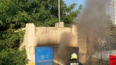 Bodrum ilçesinde bulunan bir trafo binasında çıkan yangın, itfaiye ekiplerinin