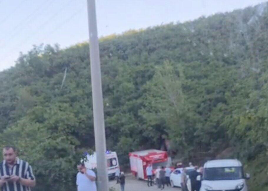 Sakarya’nın Kocaali ilçesinde meydana gelen trajik bir olayda, traktöre bağlı