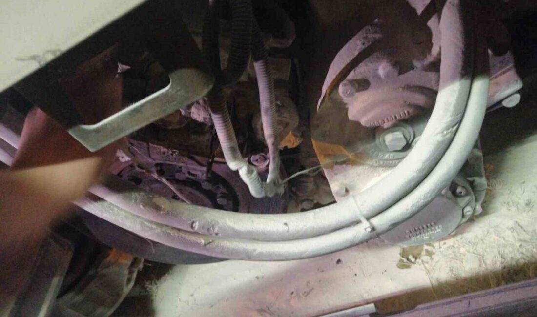 Samsun’un Atakum ilçesinde seyir halindeki bir tramvayın tekerleklerinde çıkan yangın