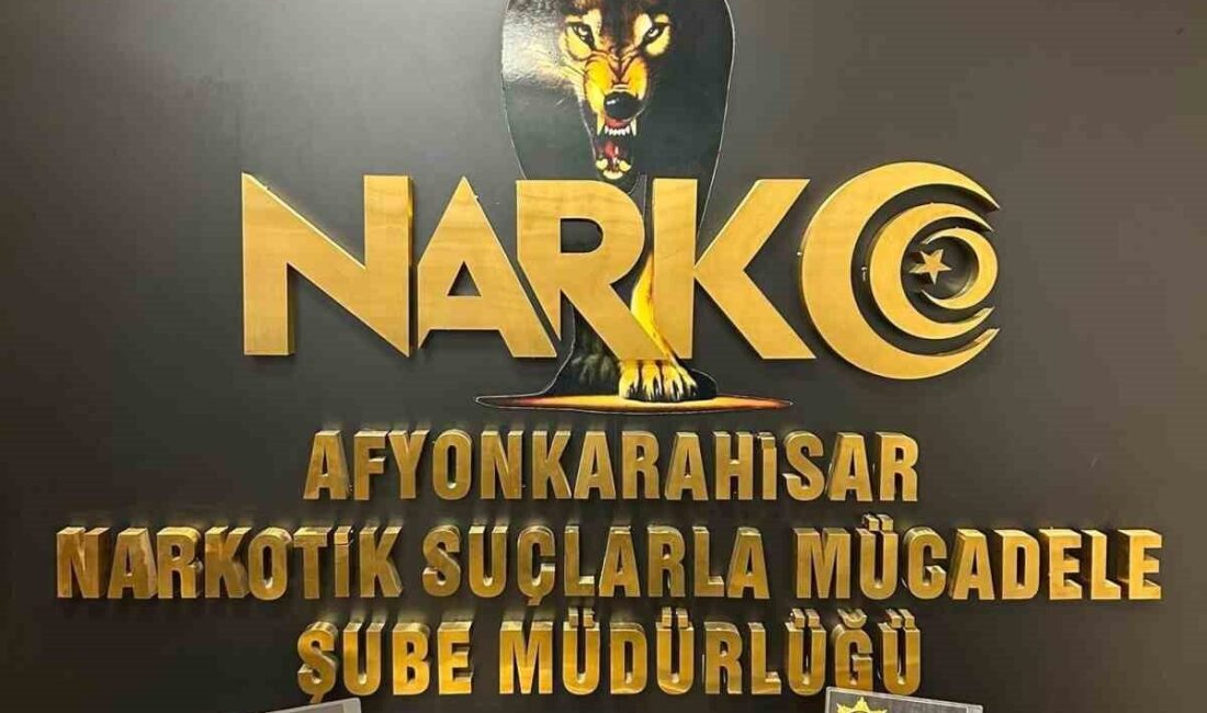 Afyonkarahisar’da uyuşturucu satıcılarına yönelik gerçekleştirilen operasyonda, polis tarafından “torbacı” olarak