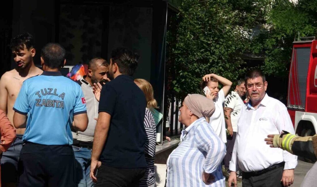 Tuzla’da meydana gelen yangın, bir binanın çatısında başladıktan sonra rüzgarın