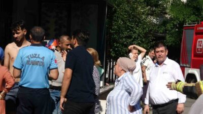Tuzla’da meydana gelen yangın, bir binanın çatısında başladıktan sonra rüzgarın